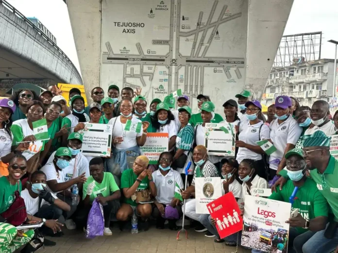 Lagos participants in Nigeria clean up day